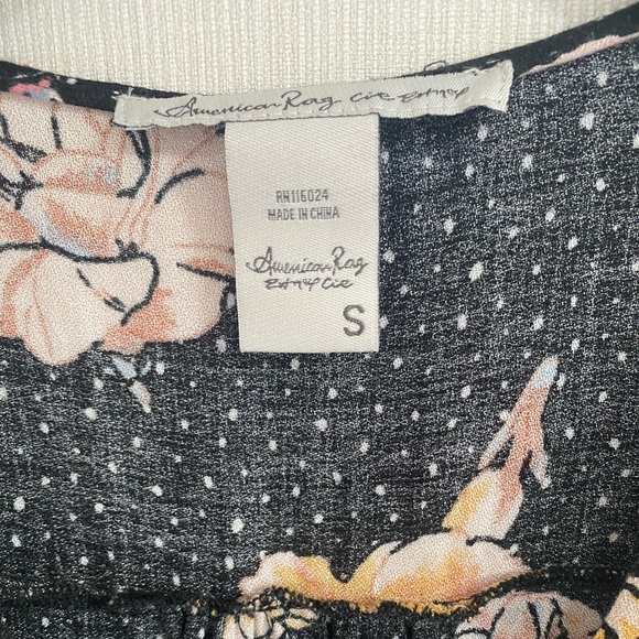 American Rag Entry Cie Floral top - Picture 5 of 5
